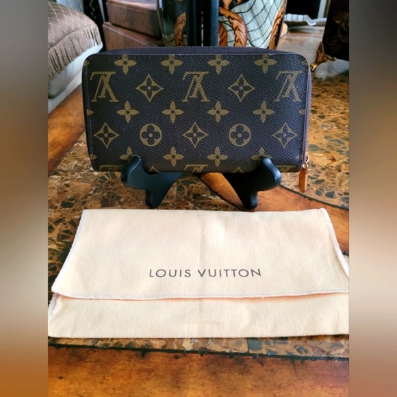 Louis Vuitton Handbags - Louis Vuitton Monogram Zip around Wallet